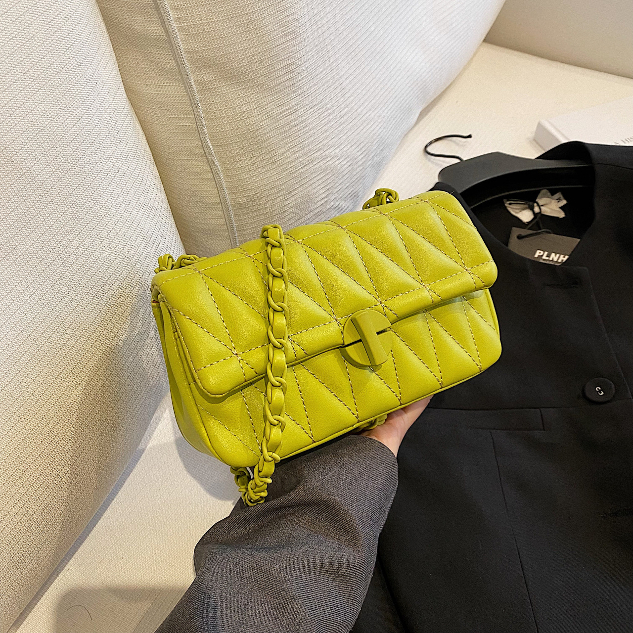 Small Quilted Shoulder Bag In Soft Leather With Chain For Women_voghion.com