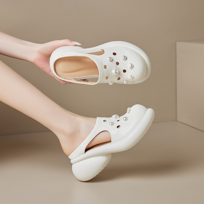 Dép lỗ ngọc trai Yichuan đế dày 6 cm kín mũi, cảm giác bước trên mây, mùa hè — đen