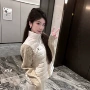 新款拼接时尚刺绣羽绒服