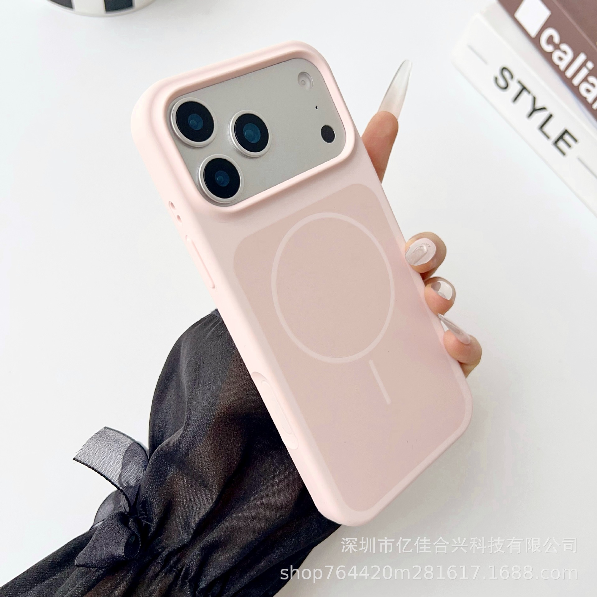 Magnético líquido de dos colores de gran agujero para iPhone17 ProMax 16 segundos de cambio 17 caso anti-caída 13