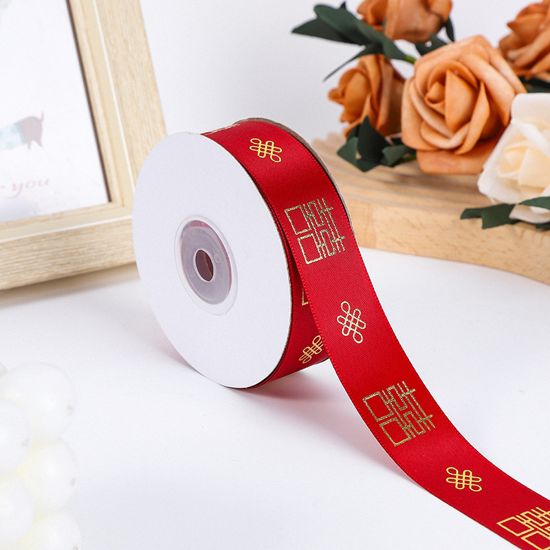 Venta al por mayor de poliéster dorado cinta de la boda decoración de la boda de vacaciones Cinta Roja en stock 2,5 cm Paquete de boda edredón cuerda
