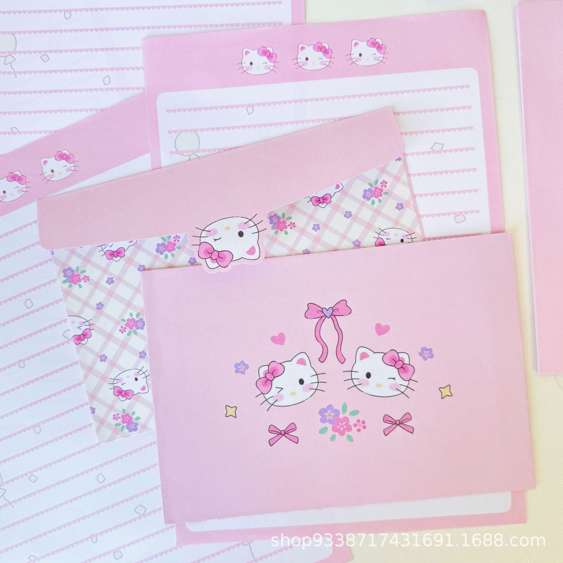 A set (4 envelopes + 4 letter papers)