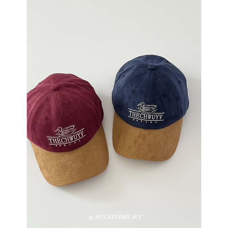 Gorras de béisbol para hombres y mujeres 2024 otoño nuevo gorras de peluche de cuero de seda de color amplio gorras de nariz grande pareja gorras de lengua de pato muestran cara pequeña