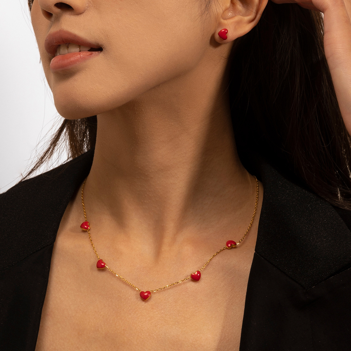 TENA Europa y América collar de acero inoxidable acero titanio no se desvanece aretes rojos de amor conjunto de cadena de clavícula de venta caliente transfronteriza para mujeres