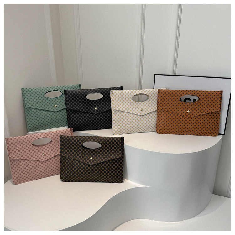 Women's Medium Pu Leather Solid Color Vintage Style Buckle Flip Cover Clutch Bag display picture 20