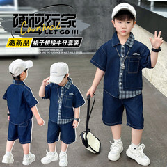男の子の夏服は格子のデニムのスーツをつづり合わせます。