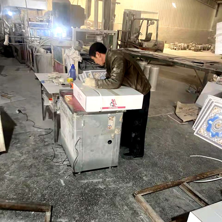 Placa cuadrada de PVC personalizada 60 * 60 placa de fijación 603595 procesamiento de exportación de 7MM placa de techo