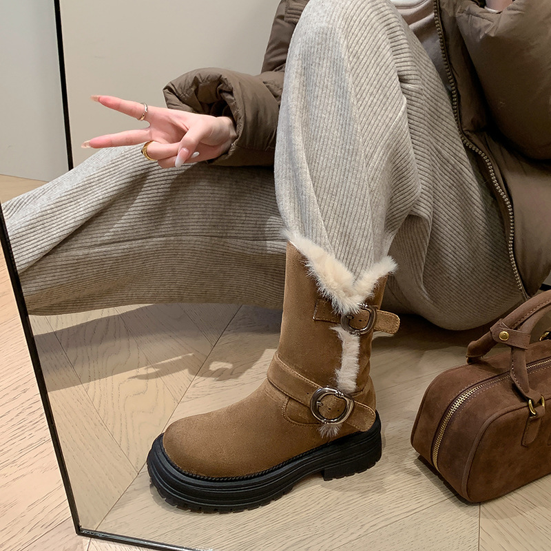Boot nữ đế dày khóa kim loại da lộn, kiểu hai lớp gấp, lót bông giữ ấm, cổ ngắn — màu đen
