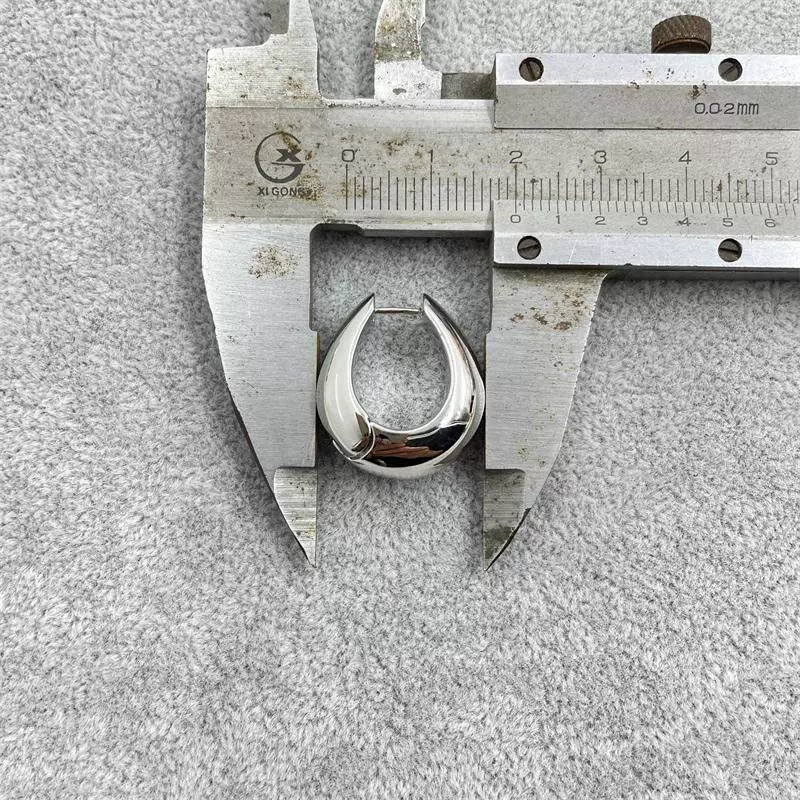 Three dimensional small earrings, European style