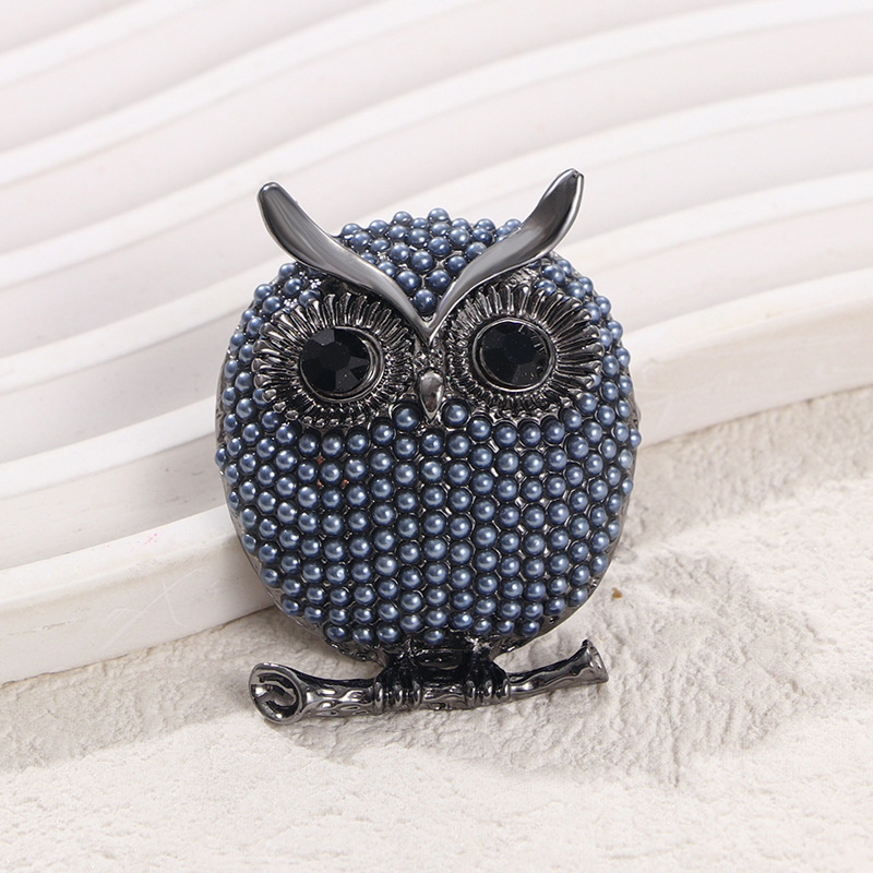 New Hot Selling Owl Brooch Female Temperament High-end Alloy Corsage European and American Explosions Animal Owl Pin
