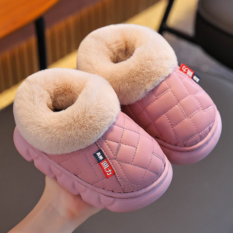 Zapatillas de algodón para niños, niños y niñas, invierno calentamiento de piel PU impermeable y terciopelo para padres e hijos, zapatos de algodón para niños de tamaño medio.