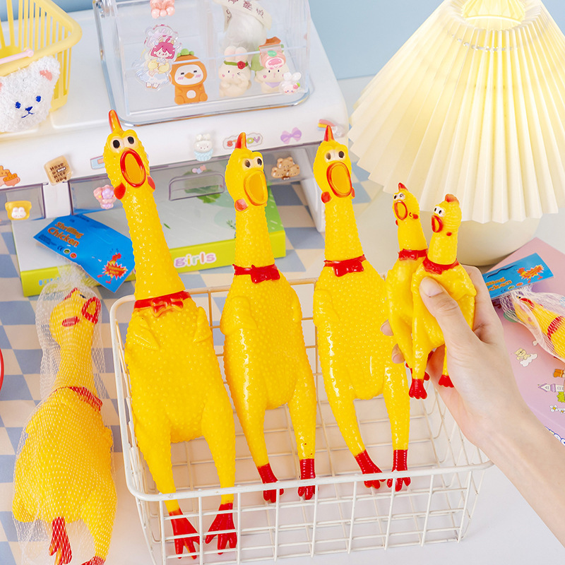 夜市の屋台、小物、義烏の赤い光る小さなおもちゃ、子供向けギフトを販売する屋台|undefined