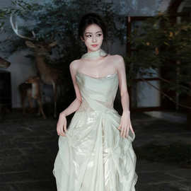 绝美宴会晚礼服裙女感轻奢小众2026新款抹胸订婚新娘敬酒婚服