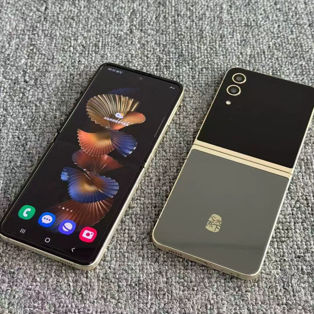 Складной телефон (Samsung Z Flip5), 5G, 8 GB оперативной, 256–512 GB флеш, почти новый