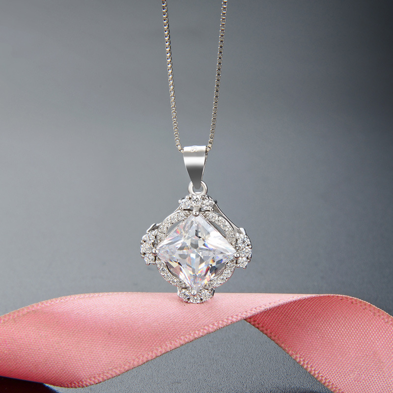 925 plata esterlina alta sensación de collar de cuatro hojas mujeres lujo ligero estilo europeo y americano transfronterizo incrustado colgante zircon cadena clavícula