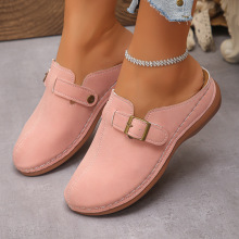 2025夏季新款轻便外穿休闲坡跟包头拖鞋女时尚金属扣纯色半拖女鞋