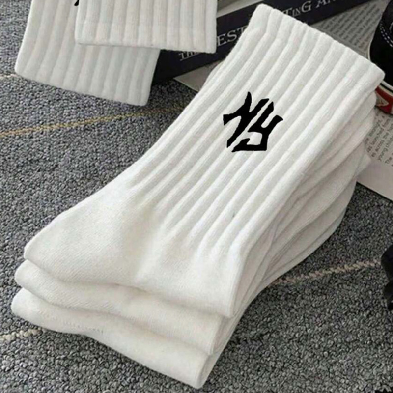 Calcetines de Otoño e Invierno para mujer calcetines de media pantorrilla calcetines de pila de color sólido japonés para mujer Calcetines deportivos con cordón de marea medias en blanco y negro image 14