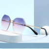 Capacious trend sunglasses, gradient, fitted