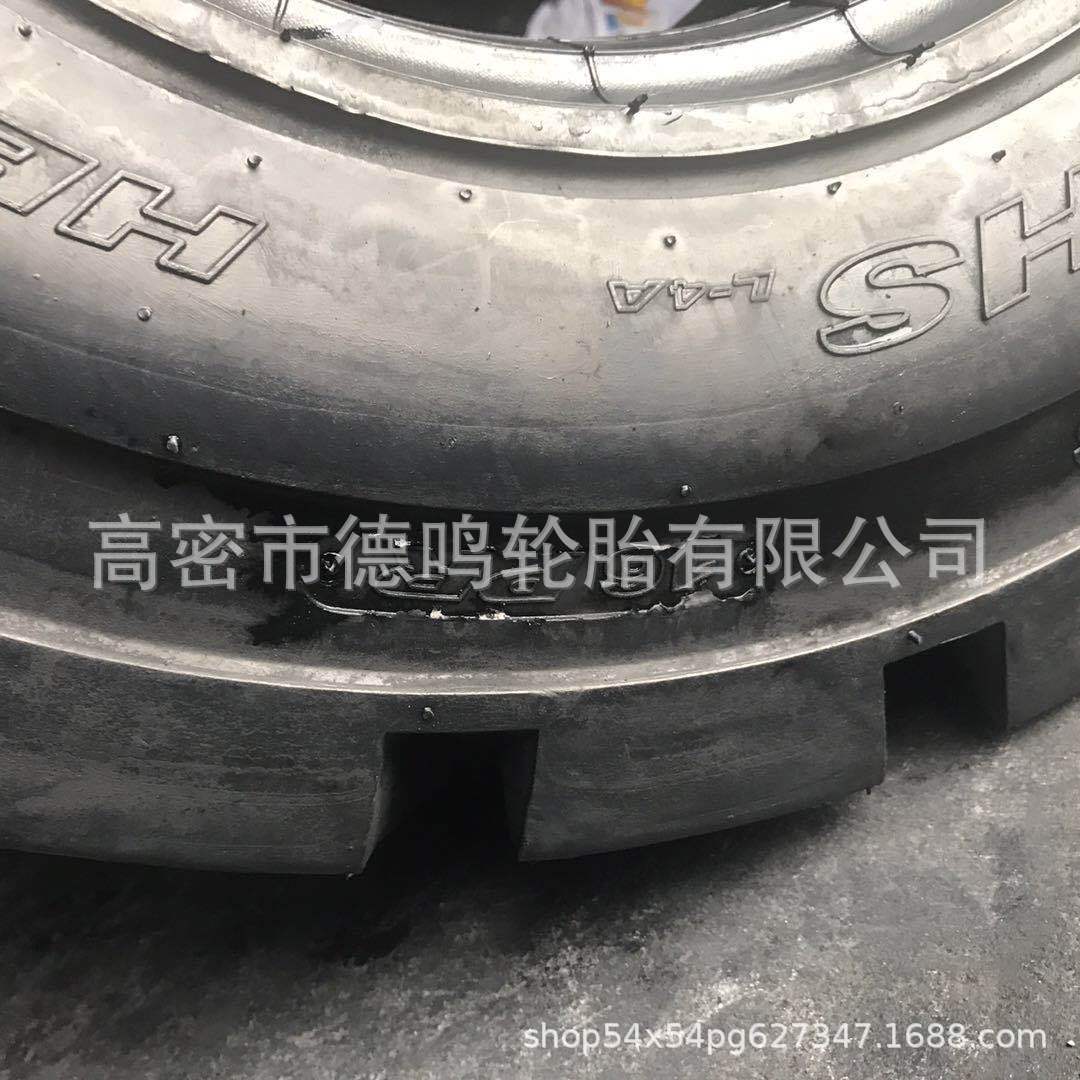 Los fabricantes suministran SKID STEER cargador neumático 14-17.5 barredora pequeño cargador de neumáticos