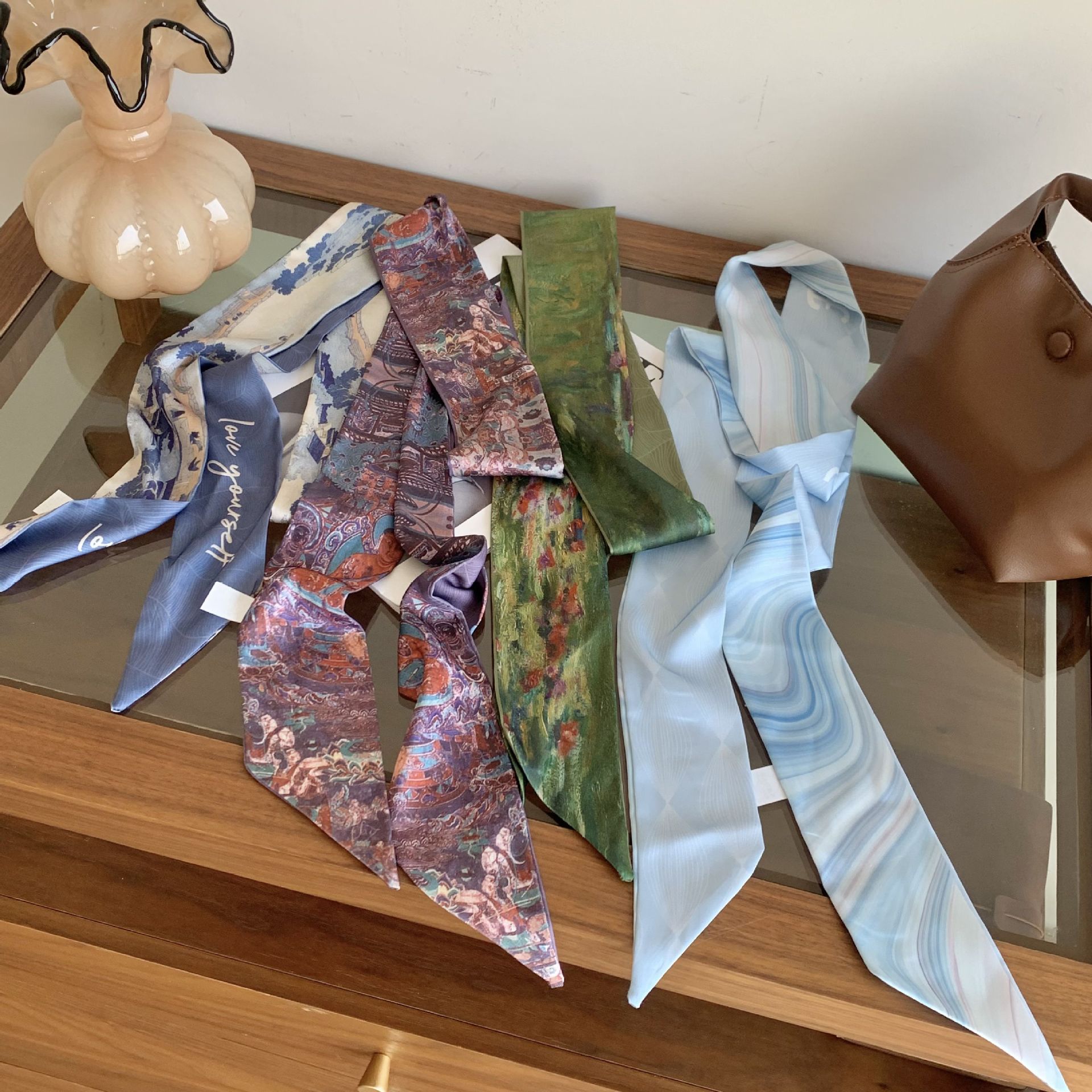 Bandera de bufandas de seda larga para mujeres primavera y verano con camisa de alta calidad, cinturón de cinturón, cabello atado