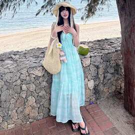 薄荷绿挂脖V领蛋糕裙女2026春夏季新款海边度假气质显瘦露背长裙