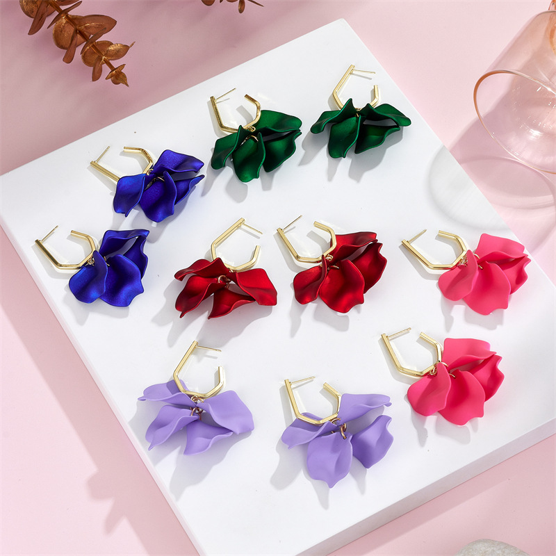 1 Pair Casual Vacation Petal Stoving Varnish Arylic Drop Earrings display picture 2