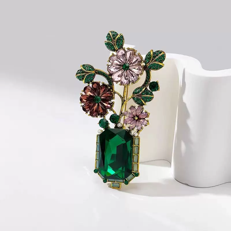 02高档锆石复古胸针小蝴蝶结胸针女百搭个性别针精致新款潮防走光