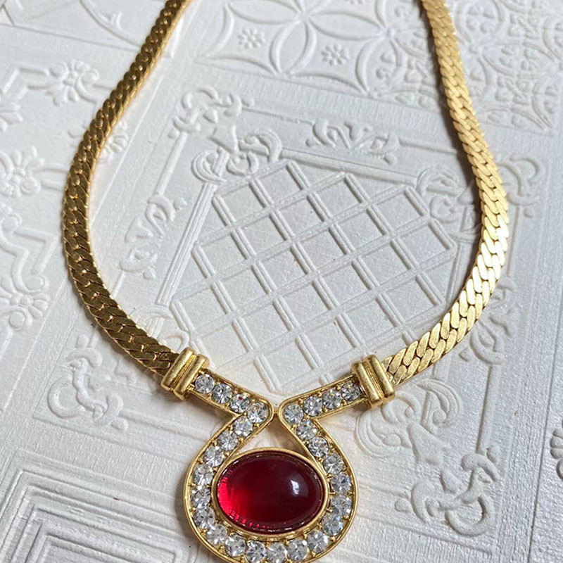 Retro Geometric Alloy Gold Plated Glass Zircon Womenu0027S Necklace