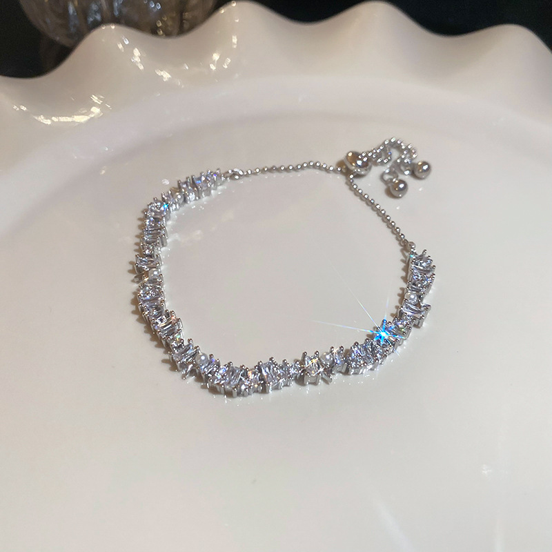 Pulsera ajustable con incrustaciones de circonita, estrella de arista, pulsera de estilo frío de nicho femenino, joyería de moda retro, sentido de alta gama