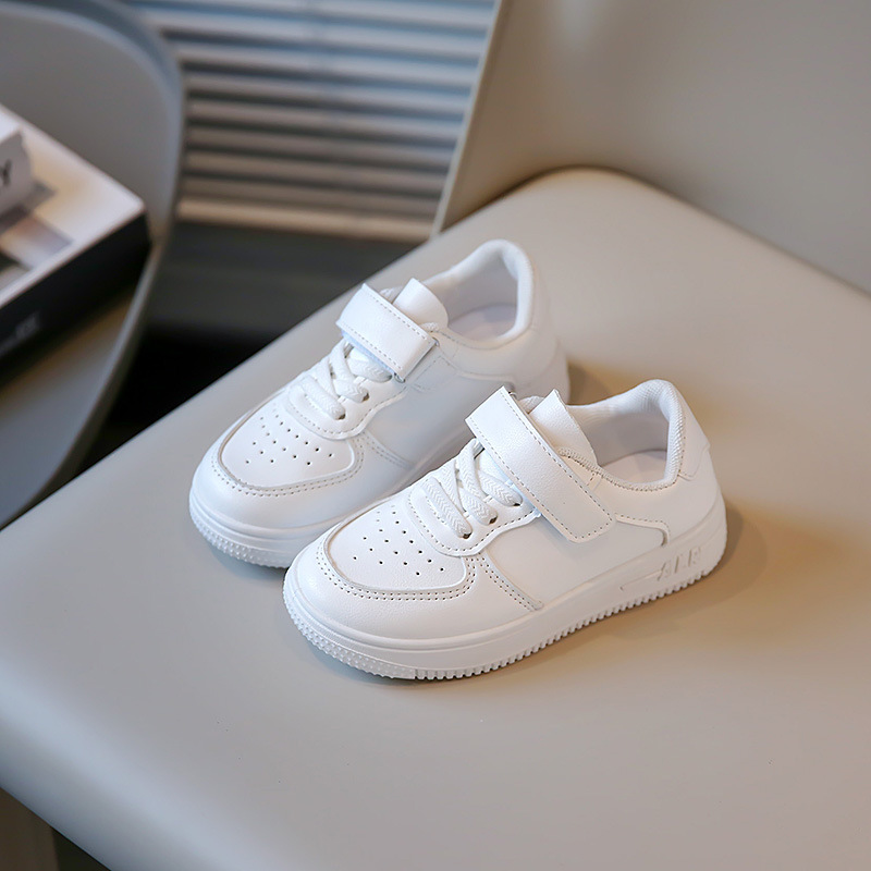 Zapatos blancos para niños Zapatillas de malla transpirable para niñas 2023 nueva primavera y otoño para niños Zapatillas de deporte de fondo suave Zapatos de malla casual