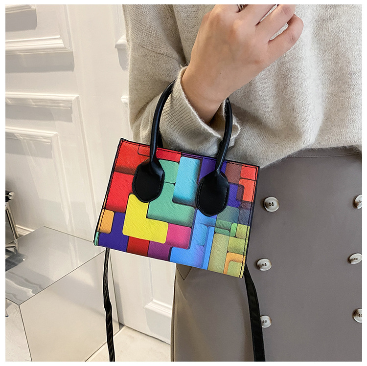 Contrasting Color Stitching Autumn 2021 New Wave Fashion Shoulder Bag display picture 9