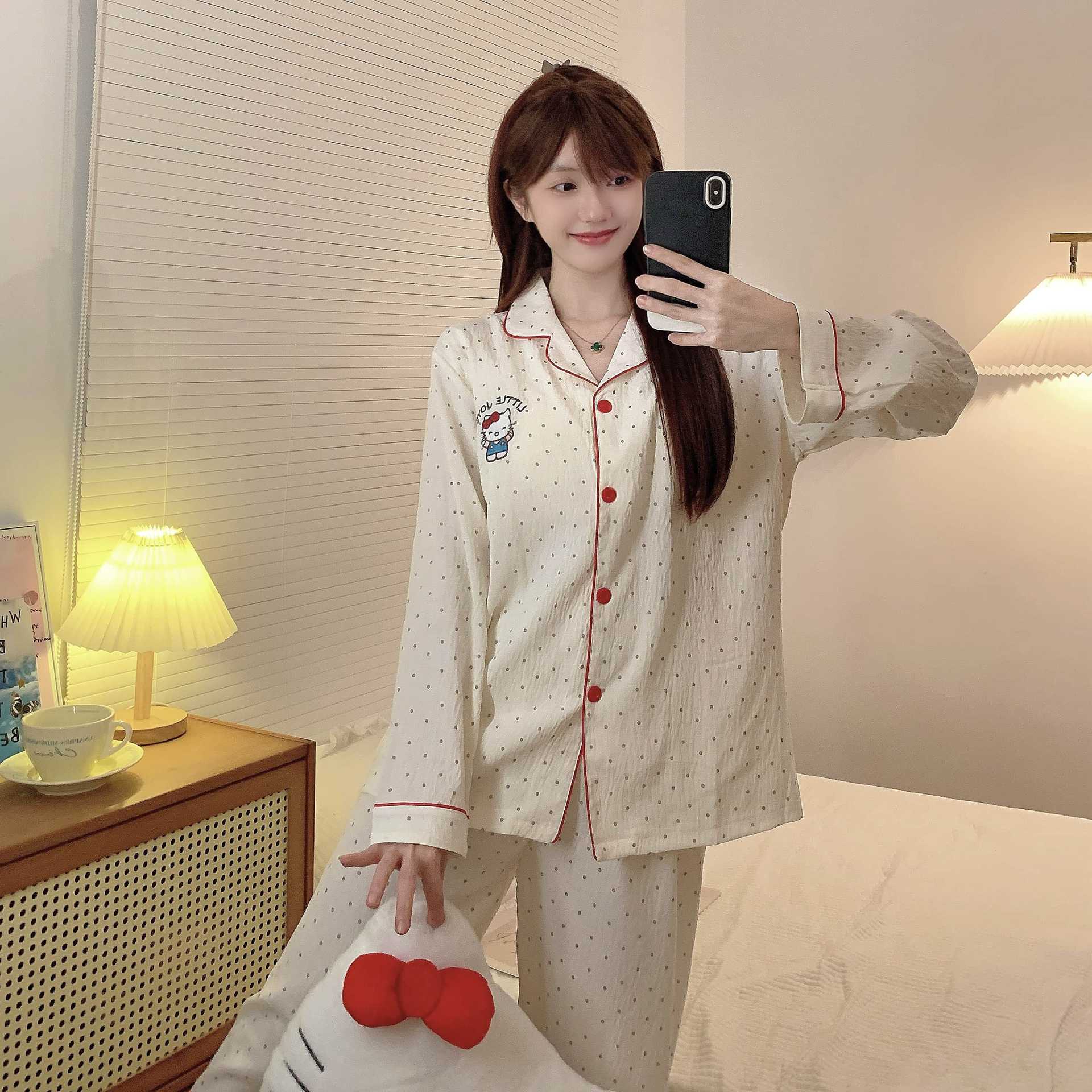 Pijamas al por mayor transfronterizos de primavera y otoño nubes de algodón pantalones de manga larga cardigans lindos con cojín de pecho se pueden usar ropa de hogar