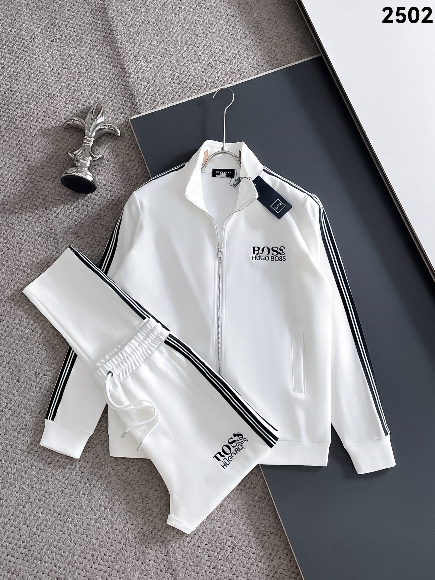 White 2502 / M