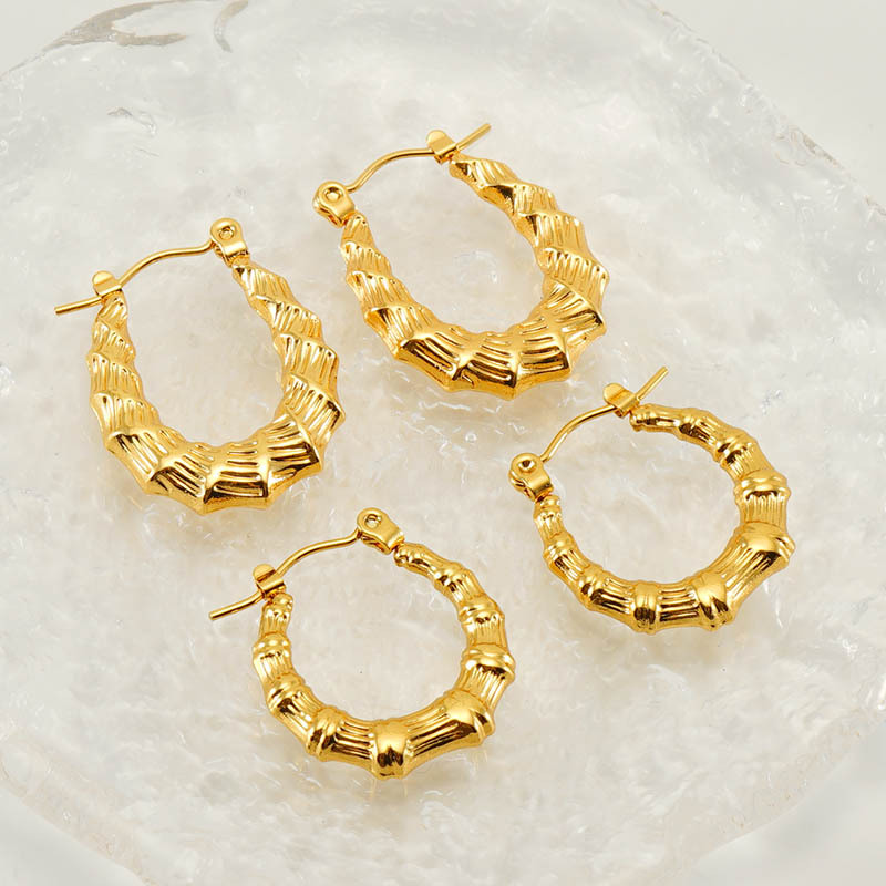 Estilo retro europeo y americano de acero inoxidable con textura de bambú pendientes mujer 18K oro titanio acero en forma de U hebilla pendientes al por mayor