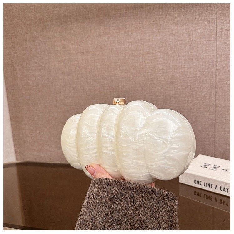 Comercio exterior transfronterizo damas nueva bolsa de cena nube acrílico bolsa de mano de boda ligera cadena de lujo oblicuo paquete de noche