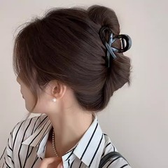 小衆はシンプルで高級感があります。