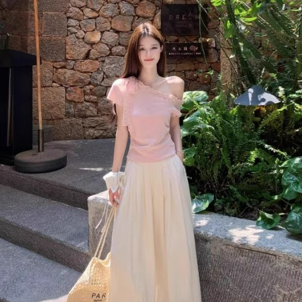 Pure Desire Lace Trim Asymmetrical Short Sleeve T-Shirt for Women, Summer Style with Bow Tie Knit Top, Korean Style Waist-Cinching Crop Top