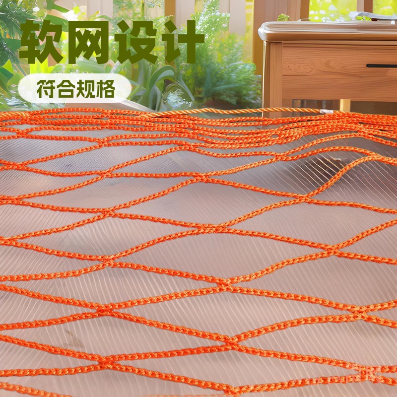 Guangzhou Rope and Net Rural Football Match: Green polyethylene netting around the court; nylon netting around the tennis court.