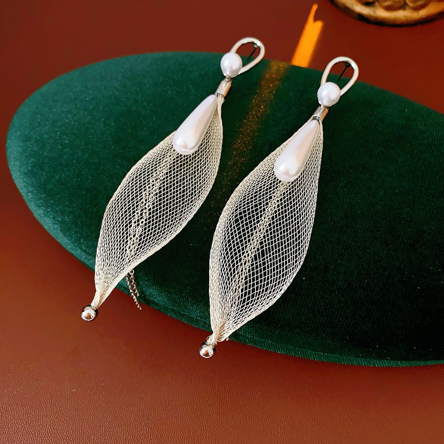 Aguja de plata gota de malla de perla pendientes de bordilla estilo femenino pendientes personalidad exagerada nicho de alta calidad image 8