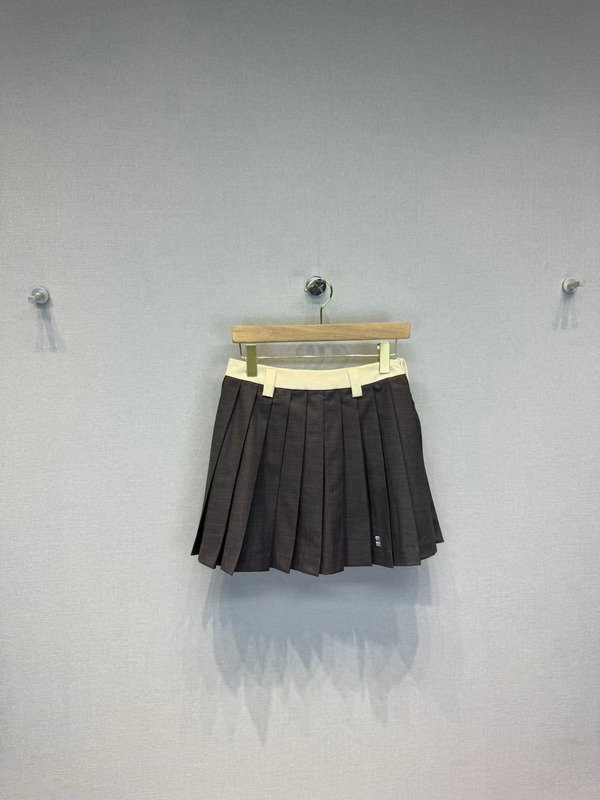 Nanyou 25M レディース新スタイルファッショナブルで甘い女の子年齢軽減カラーブロック文字刺繍プリーツスカート女性用|undefined