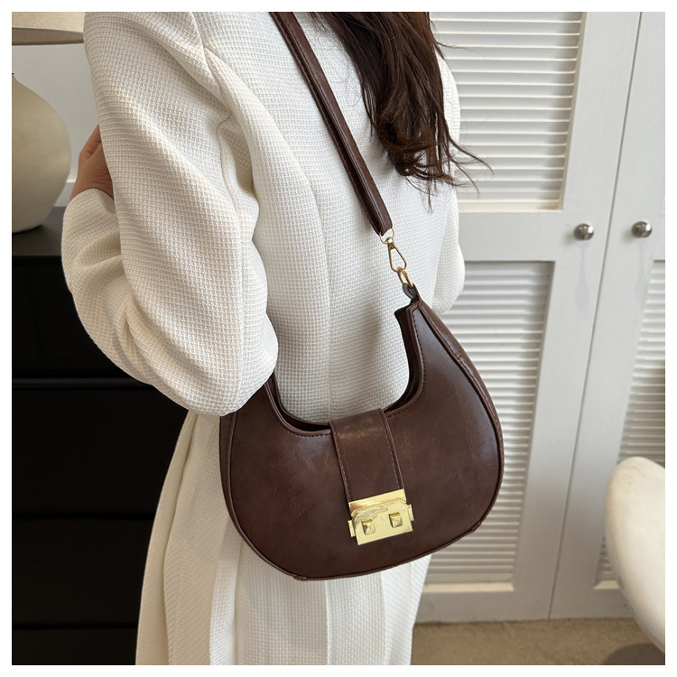 Nuova borsa a tracolla minimalista per donna, versione coreana, borsa sotto le ascelle dolce e straniera, tendenza invernale popolare, borsa da donna a forma di mezzaluna_voghion.com