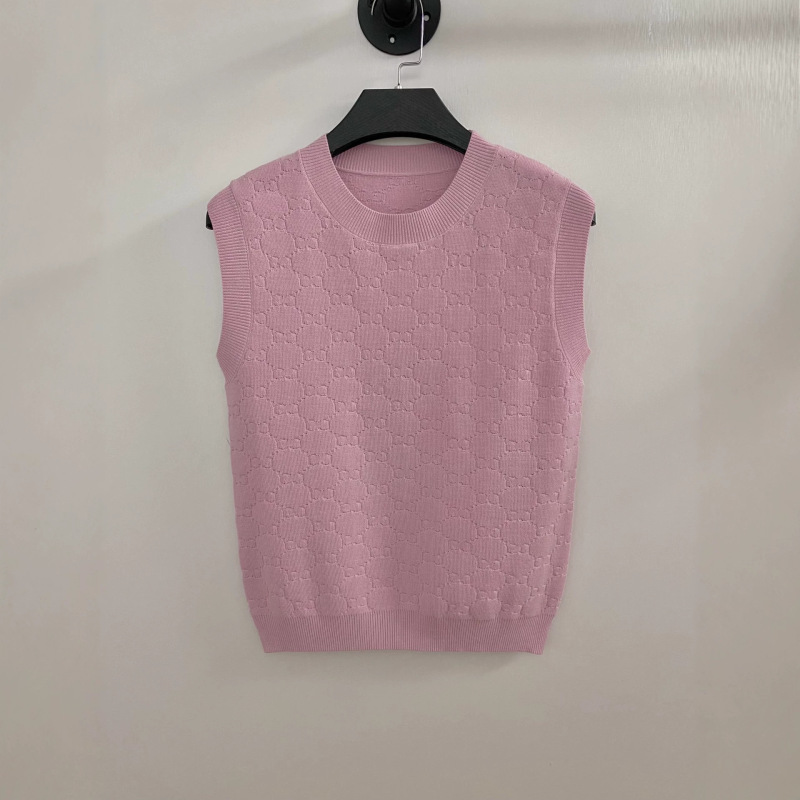 Pink knitted round-neck sleeveless vest, solid color, suitable for outer or inner wear, French fashion slim-fit round-neck top for trendy women Pink knitted round-neck sleeveless vest, solid color, suitable for outer or inner wear, French fashion slim-fit round-neck top for trendy women