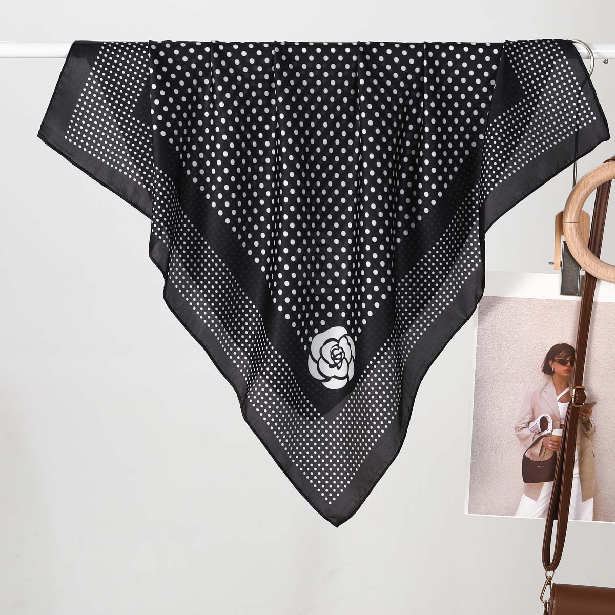 23 폴카 도트 플라워 블랙