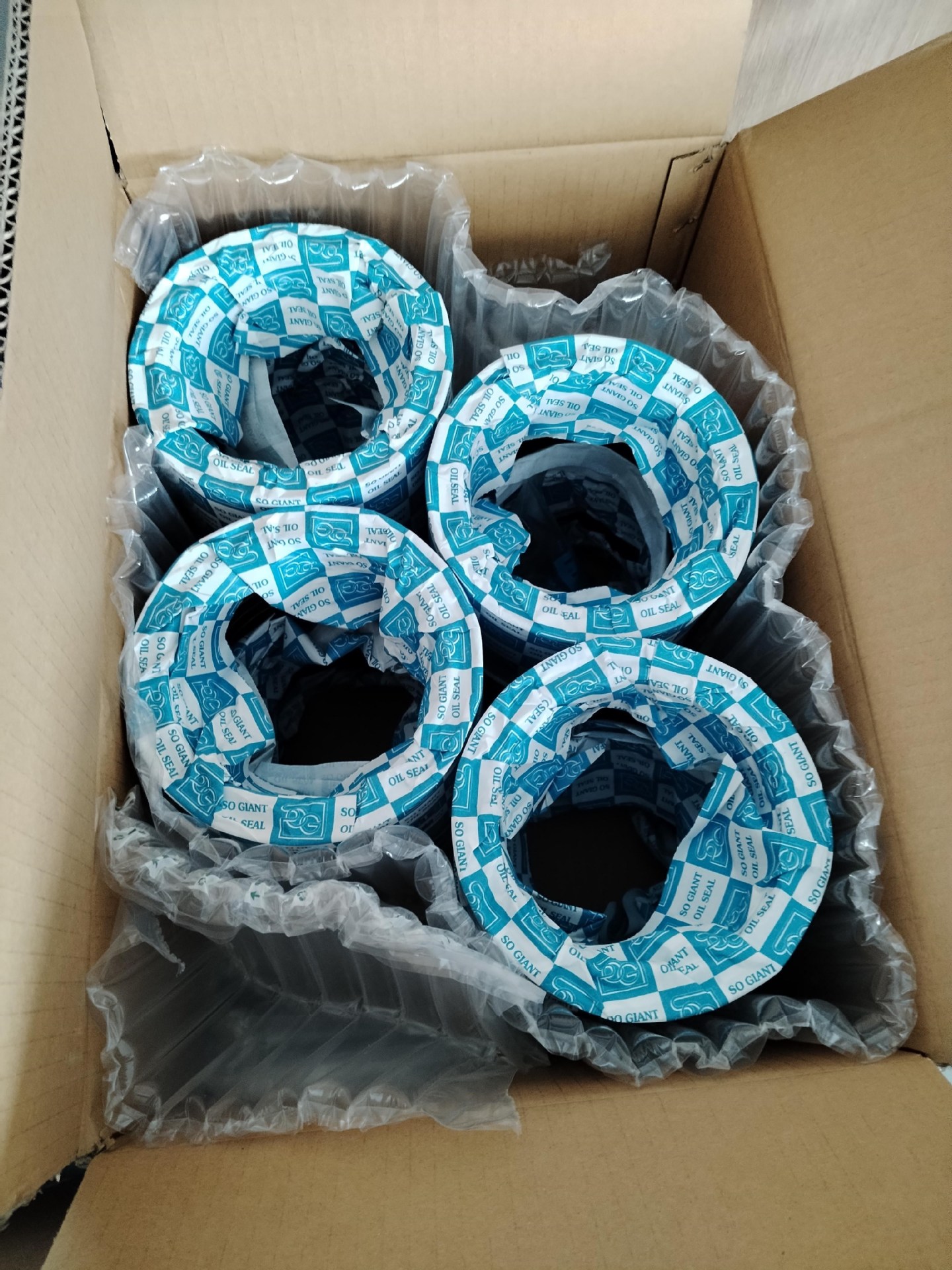 Imported Sog Nitrile Fluorine Rubber Tc Skeleton Oil Seal 37*47/50/52/53*7/8/10 Manufacturer's Ready Stock Sealing Parts