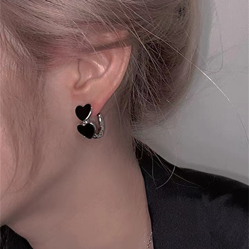 retro drop glaze black heart shaped new alloy earrings femalepicture2