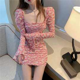 碎花连衣裙女法式复古方领收腰包臀短裙2025春秋新款气质长袖裙子