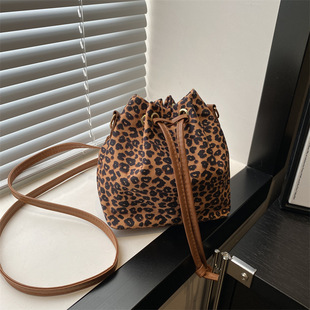 2024 Autumn and Winter New Texted Fashion Retro Leopard Bucket Bag Casual Stylish All-match Crossbody Bag Women's Personal Bag