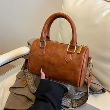 高级感复古包包女2024新款时尚大容量圆筒枕头包宽肩带小众斜挎包