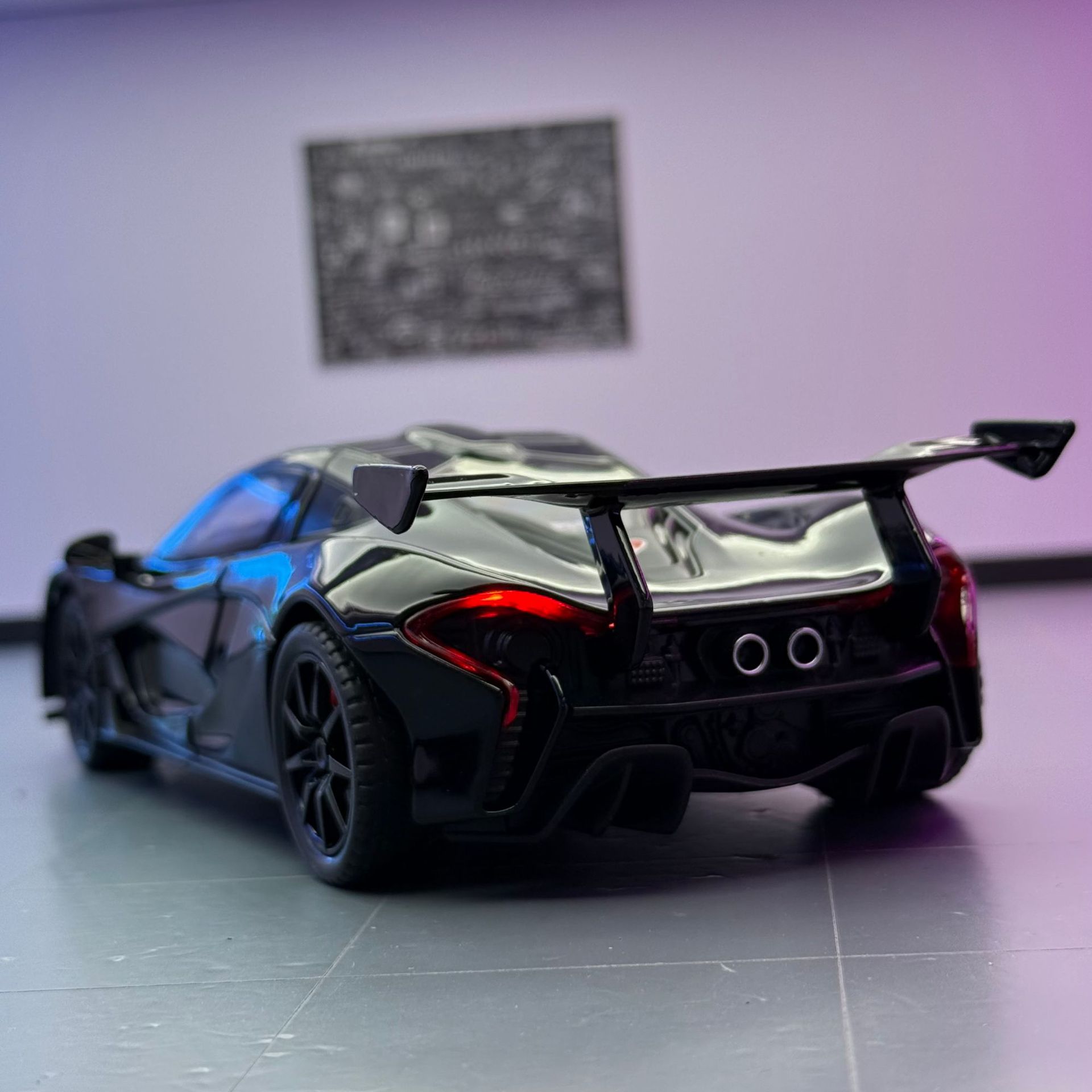 Modelo de coche Lijiaxin 1:24 McLaren P1 coche deportivo con retorno de luz y sonido coche de juguete modelo de sonido decoración al por mayor