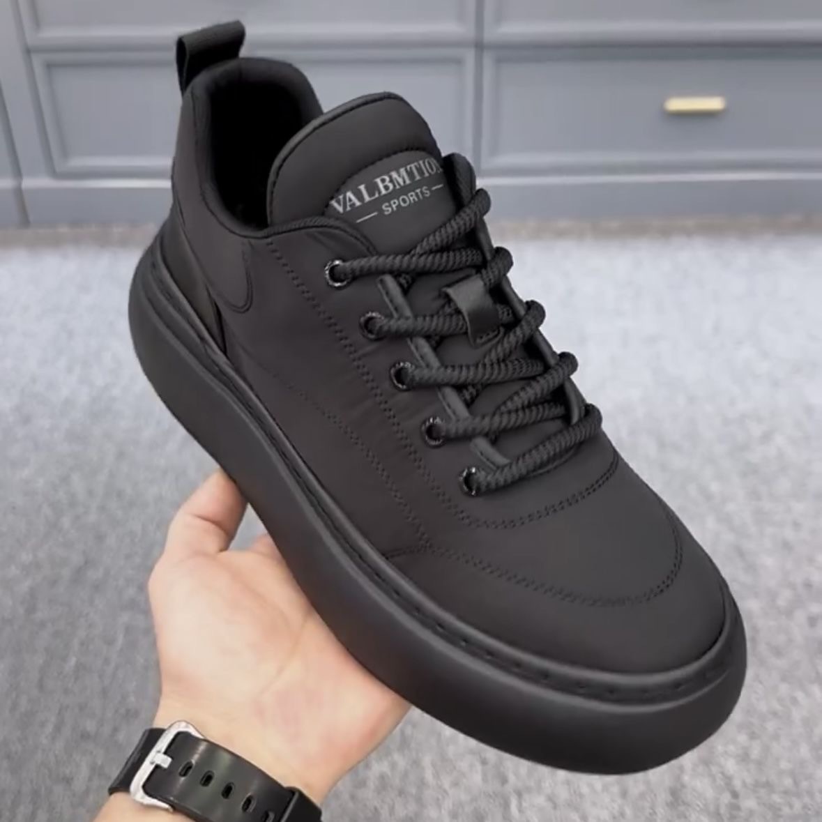 Otoño e Invierno nueva luz de lujo de negocios de moda casual todo partido cómodo transpirable rebote suave inferior aumento zapatilla de deporte al aire libre